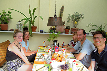 Frühstück mit Gästen
