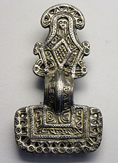 Archäologisches Museum: Schmuckfibel/Alamannische Schatzkammer