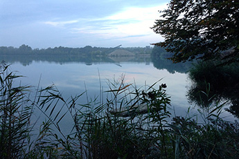 Badesee Burkheim am frühen Morgen