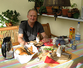 Mit Oleksandr beim Frühstück Mit Oleksandr beim Frühstück