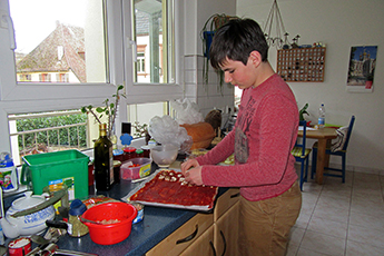 Martin belegt Pizza Martin belegt Pizza