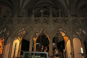 Steinernes Maßwerk: Der Lettner im Breisacher Stephansmünster (149 6) Steinernes Maßwerk: Der Lettner im Breisacher Stephansmünster (1496)