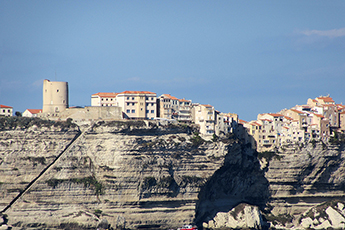Das uneinnehmbare Städtchen Bonifacio Das uneinnehmbare Städtchen Bonifacio