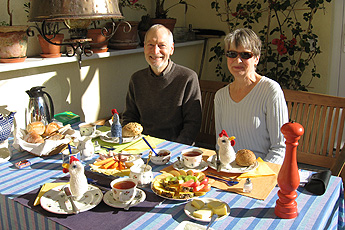 FBreakfast with B+B guests Breakfast with B+B guests
