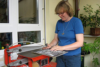 Working at the scroll saw Working at the scroll saw