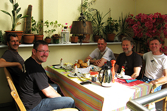 Motorradfahrer-Frühstück