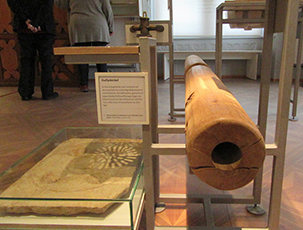 Archäologisches Museum: Wasserleitung aus Holz /Römische Zeit